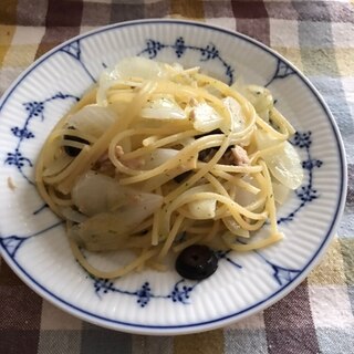 新玉ねぎとツナ、ブラックオリーブのパスタ